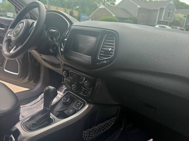 Photo of 2018 Granite Crystal Metallic Clearcoat Jeep Compass