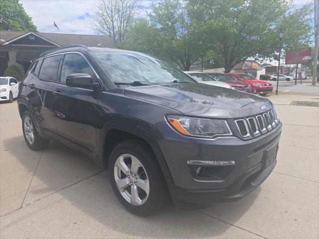 Photo of 2018 Granite Crystal Metallic Clearcoat Jeep Compass