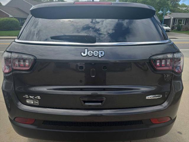 Photo of 2018 Granite Crystal Metallic Clearcoat Jeep Compass