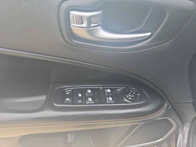 Photo of 2018 Granite Crystal Metallic Clearcoat Jeep Compass