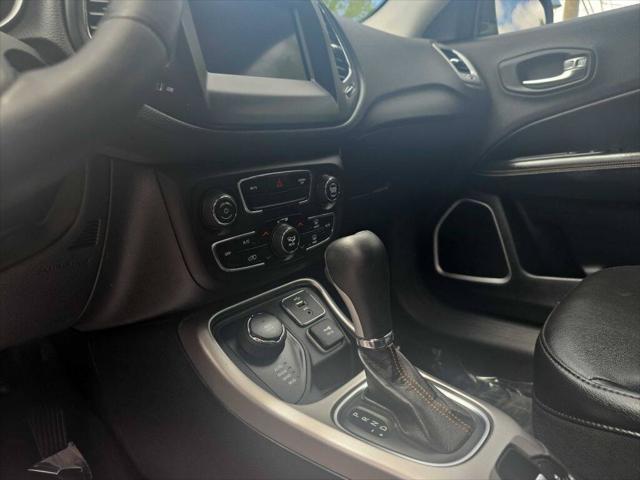 Photo of 2018 Granite Crystal Metallic Clearcoat Jeep Compass