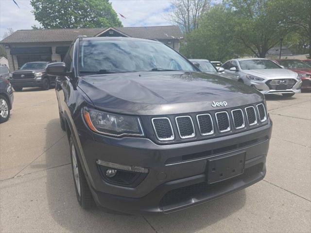 Photo of 2018 Granite Crystal Metallic Clearcoat Jeep Compass