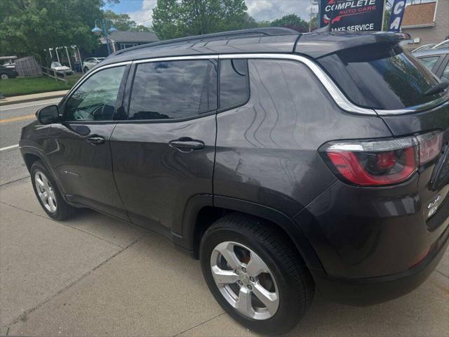 Photo of 2018 Granite Crystal Metallic Clearcoat Jeep Compass