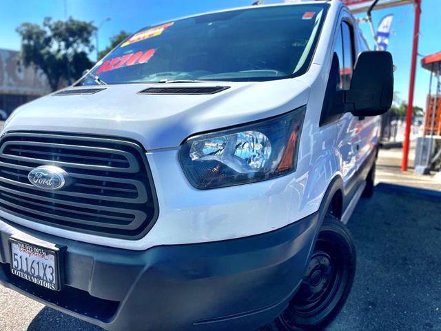 Photo of 2015 White Ford Transit-250