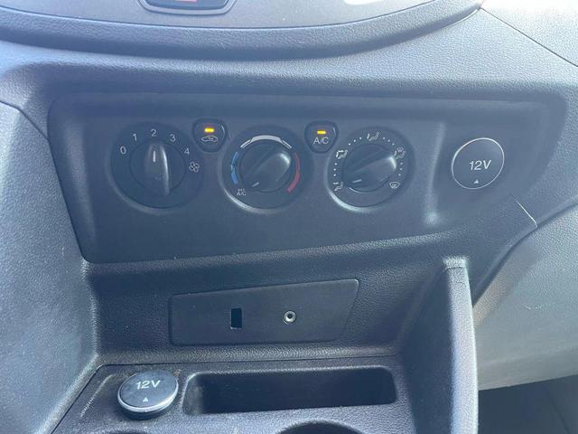 Photo of 2015 White Ford Transit-250