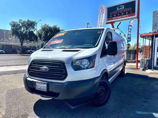 Photo of 2015 White Ford Transit-250