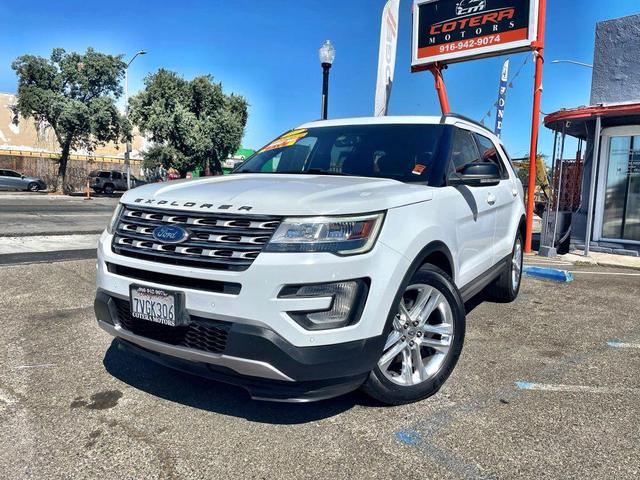 Photo of 2017 White Ford Explorer