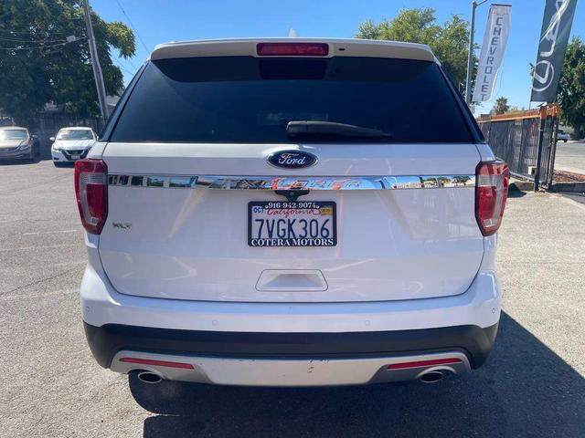 Photo of 2017 White Ford Explorer