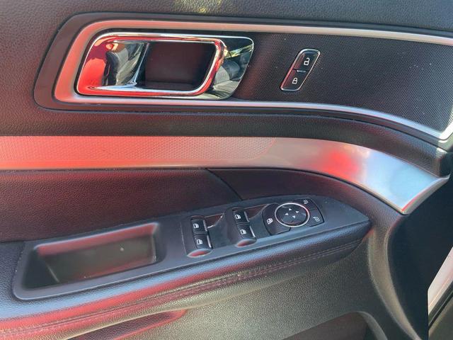 Photo of 2017 White Ford Explorer
