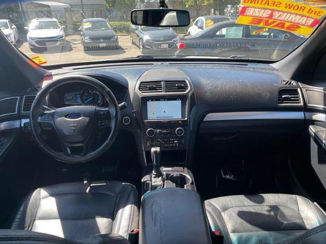 Photo of 2017 White Ford Explorer