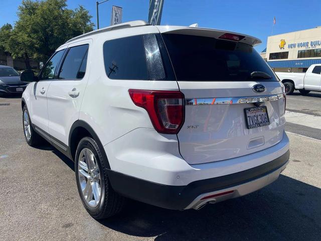 Photo of 2017 White Ford Explorer