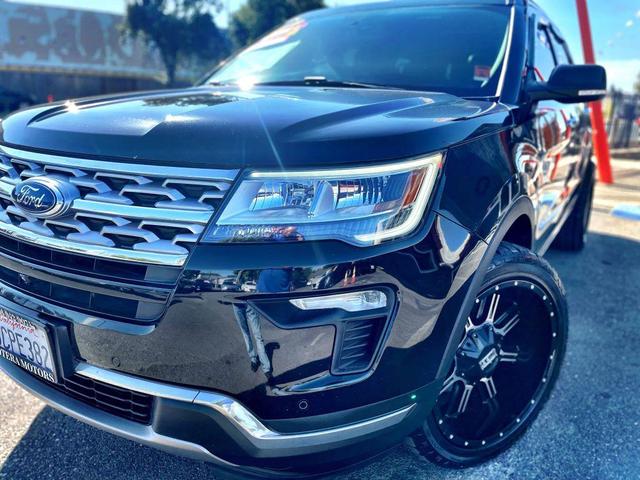 Photo of 2018 Black Ford Explorer
