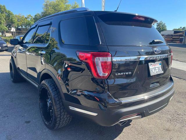 Photo of 2018 Black Ford Explorer