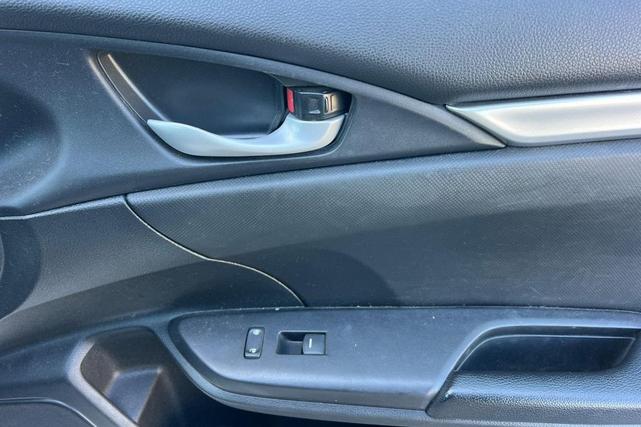 Photo of 2020 Platinum White Pearl Honda Civic