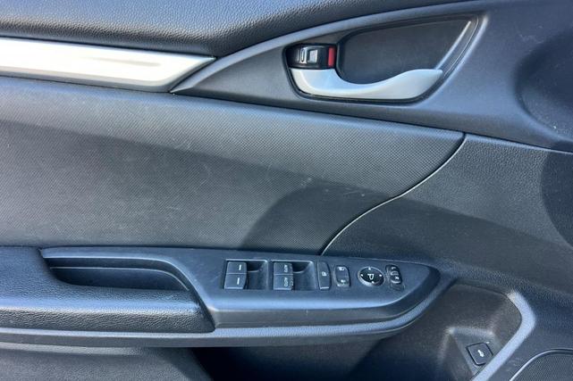 Photo of 2020 Platinum White Pearl Honda Civic