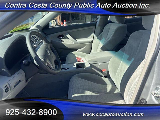 Photo of 2009 Classic Silver Metallic Toyota Camry