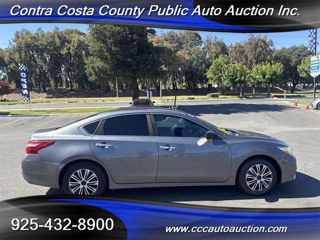 Photo of 2017 Brilliant Silver Nissan Altima
