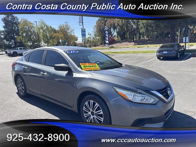Photo of 2017 Brilliant Silver Nissan Altima