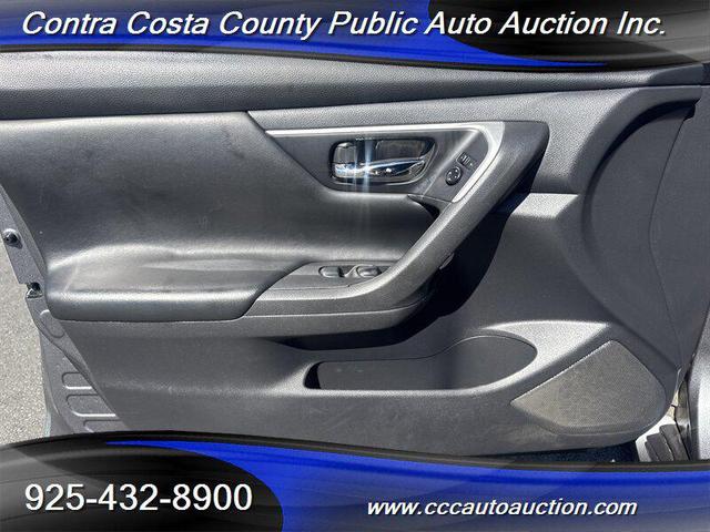 Photo of 2017 Brilliant Silver Nissan Altima