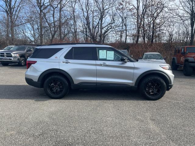 Photo of 2024 ICONIC SILVER METALLIC Ford Explorer