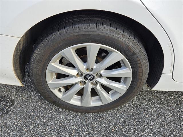 Photo of 2020 Super White Toyota Camry