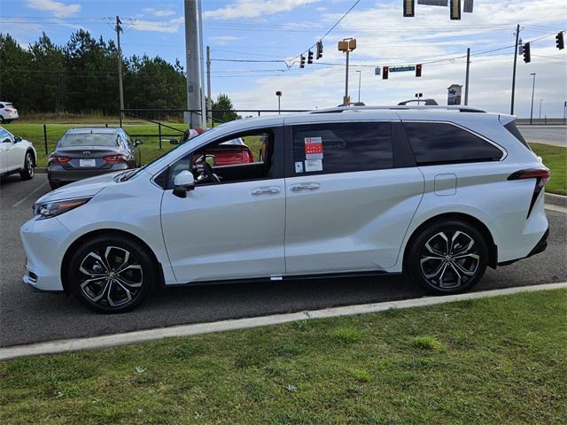 Photo of 2025 Wind Chill Pearl Toyota Sienna