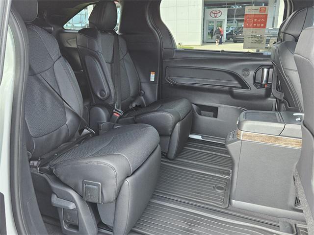 Photo of 2025 Wind Chill Pearl Toyota Sienna