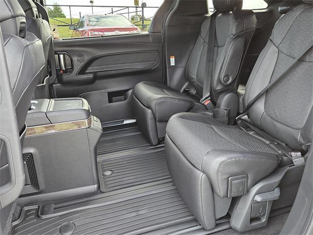 Photo of 2025 Wind Chill Pearl Toyota Sienna