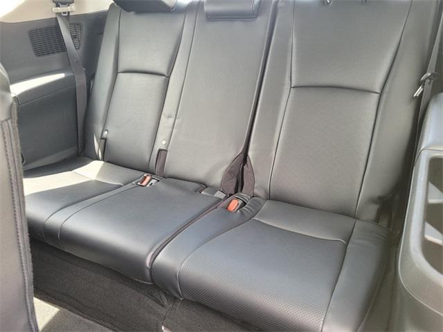 Photo of 2024 Pearl Toyota Grand Highlander