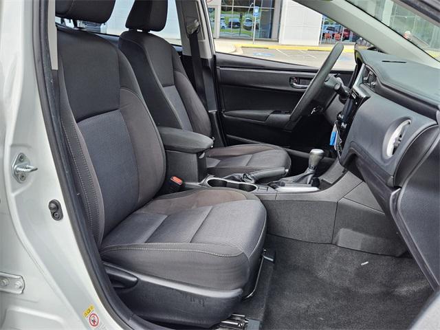 Photo of 2017 Blizzard Pearl Toyota Corolla