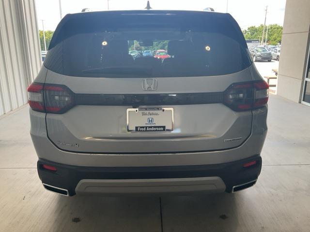 Photo of 2023 Lunar Silver Metallic Honda Pilot