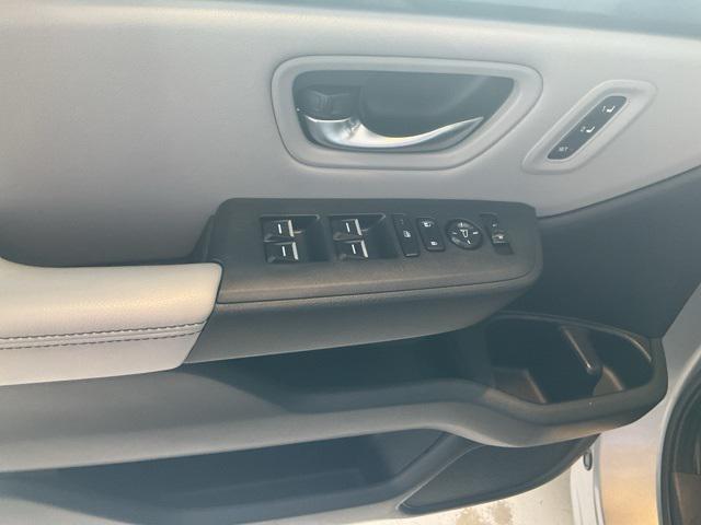 Photo of 2023 Lunar Silver Metallic Honda Pilot