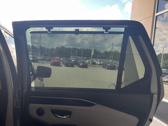 Photo of 2023 Lunar Silver Metallic Honda Pilot