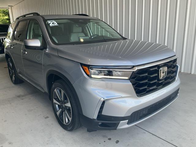 Photo of 2023 Lunar Silver Metallic Honda Pilot