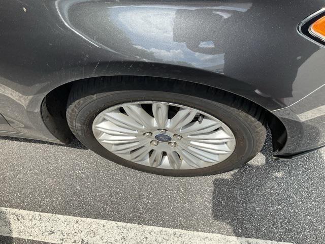 Photo of 2015 MAGNETIC METALLIC Ford Fusion Hybrid