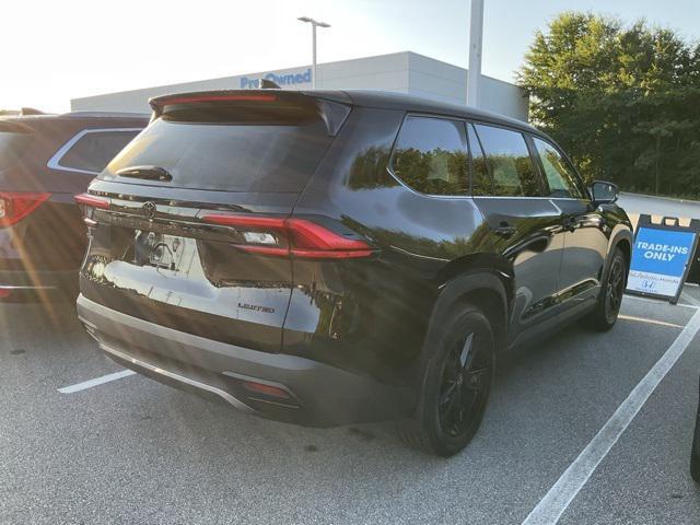 Photo of 2024 Midnight Black Metallic Toyota Grand Highlander