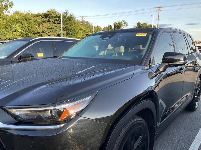 Photo of 2024 Midnight Black Metallic Toyota Grand Highlander