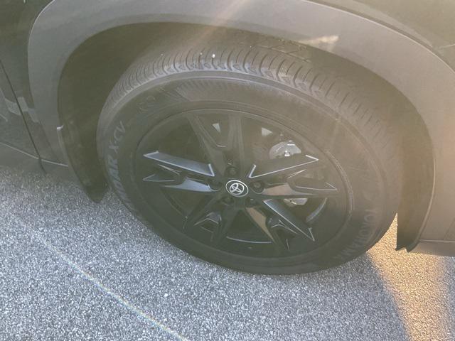 Photo of 2024 Midnight Black Metallic Toyota Grand Highlander