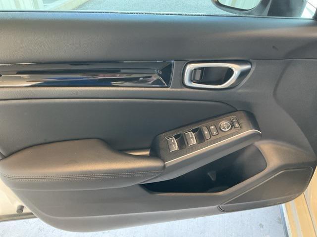 Photo of 2025 Platinum White Honda Civic Hybrid
