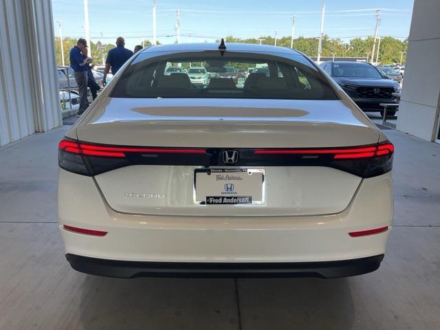 Photo of 2025 Platinum White Pearl Honda Accord