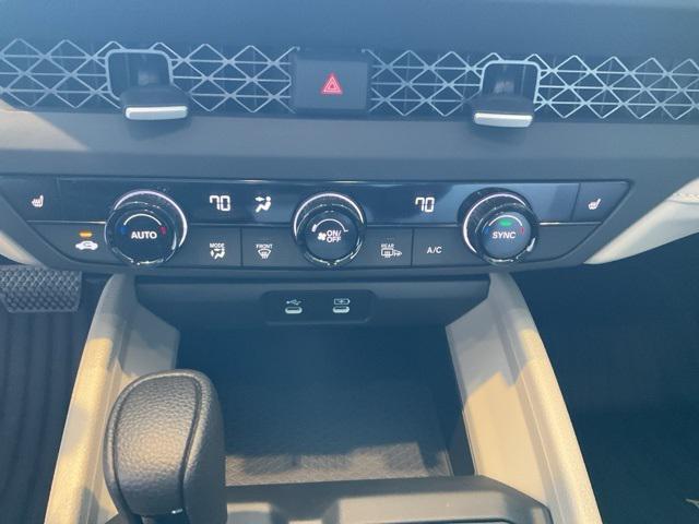 Photo of 2025 Platinum White Pearl Honda Accord