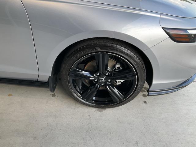 Photo of 2024 Silver Metallic Honda Accord Hybrid