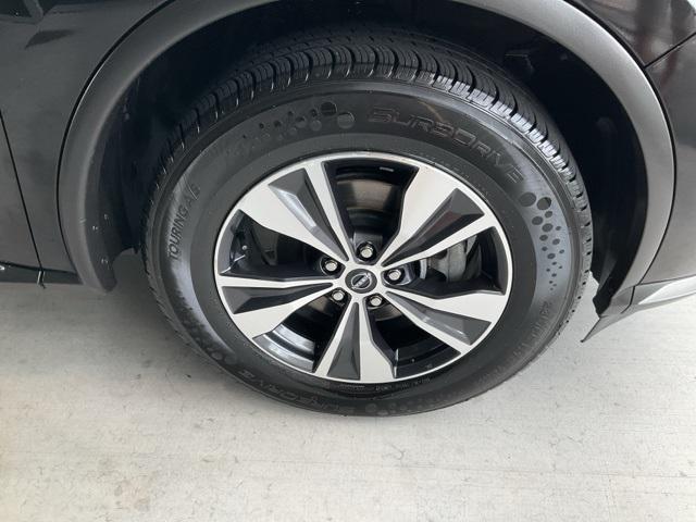 Photo of 2023 Super Black Nissan Murano