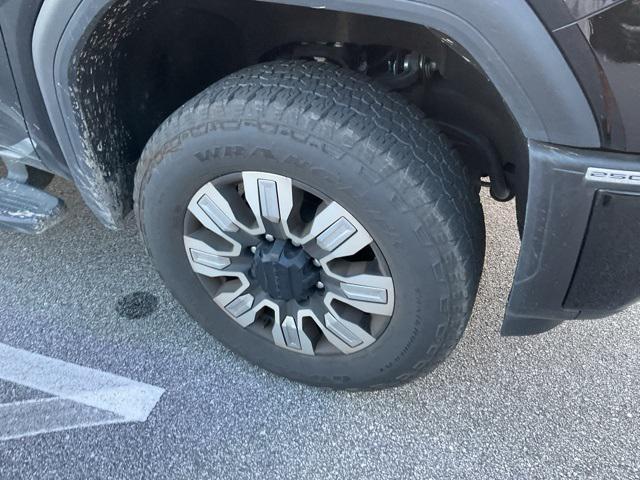 Photo of 2024 Onyx Black GMC Sierra 2500