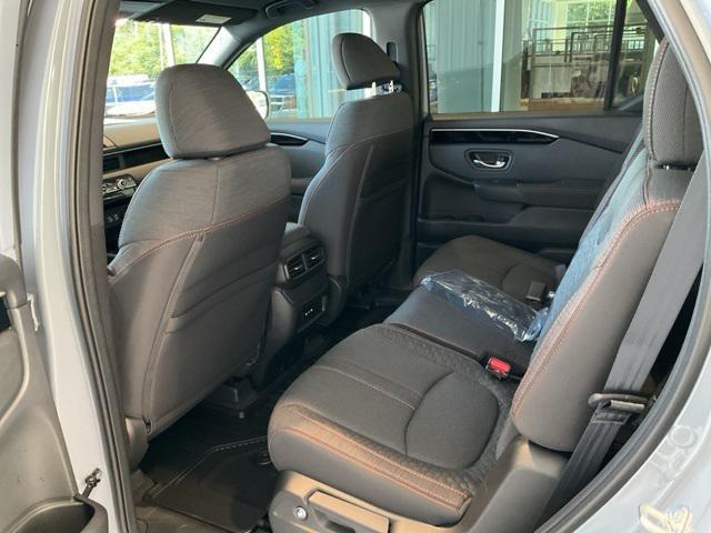 Photo of 2025 Sonic Gray Pearl Honda Pilot