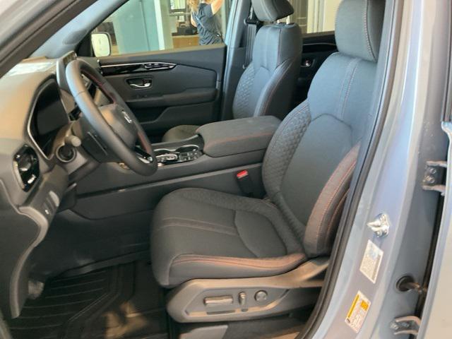 Photo of 2025 Sonic Gray Pearl Honda Pilot