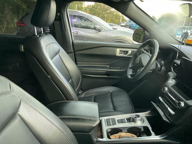 Photo of 2020 BLUE METALLIC Ford Explorer
