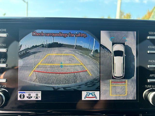 Photo of 2021 White Toyota Sienna