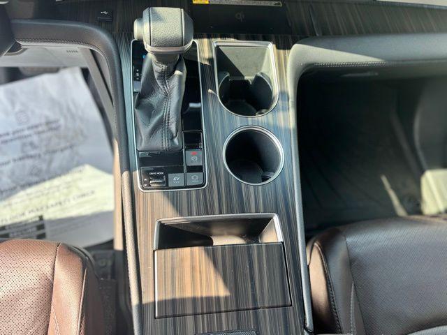 Photo of 2021 White Toyota Sienna
