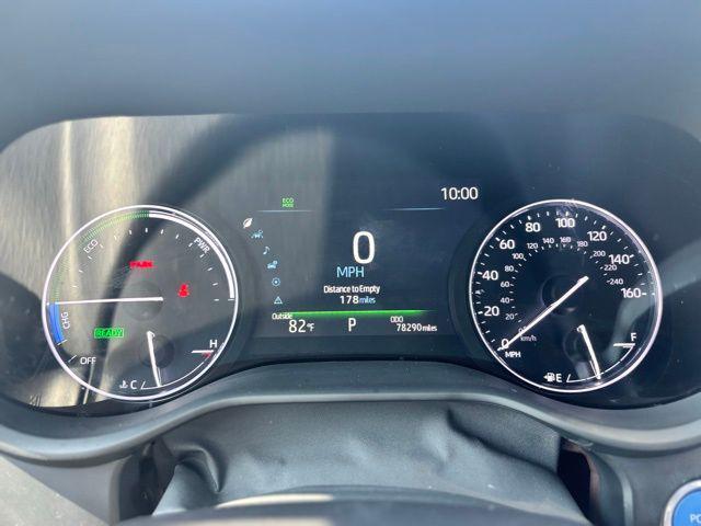 Photo of 2021 White Toyota Sienna